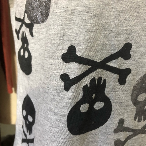 ZOE + LIV Skulls Tshirt Sz M - Picture 5 of 6